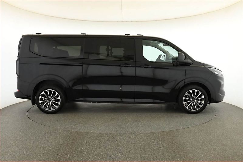 Ford Tourneo Custom (2025) 2.0 EcoBlue, TITANIUM, 4x4 - fotka 6 z 19