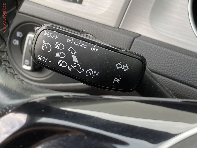 Volkswagen Golf (2015) 2.0TDi, ČR, AC, TZ, park - fotka 13 z 17