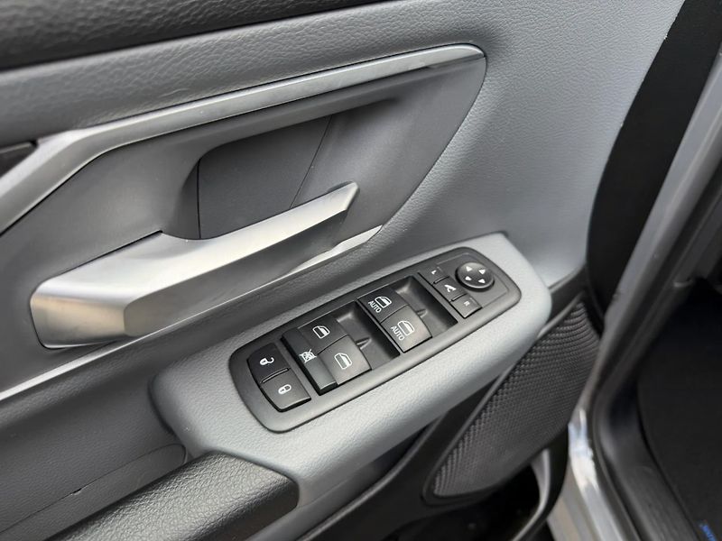 Dodge RAM (2021) +HEMI+LOOK2026+DESTROYER GREY+ - fotka 16 z 22