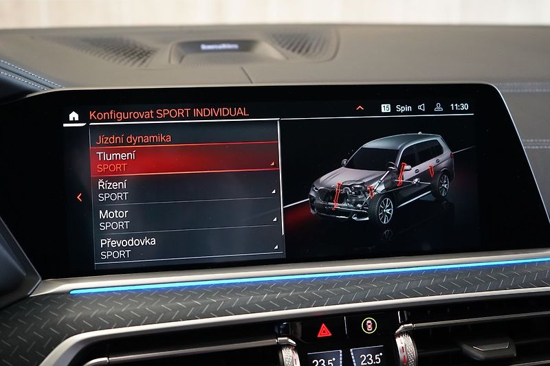 BMW X7 M50i xD, Executive Drive Pro - fotka 32 z 50