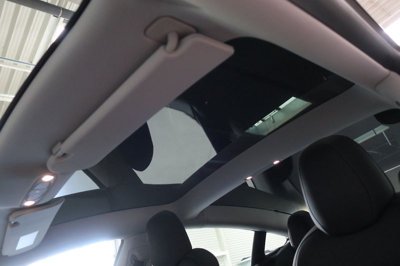 Tesla Model 3 (2023) Long Range Dual Motor SOH 97% - fotka 10 z 47