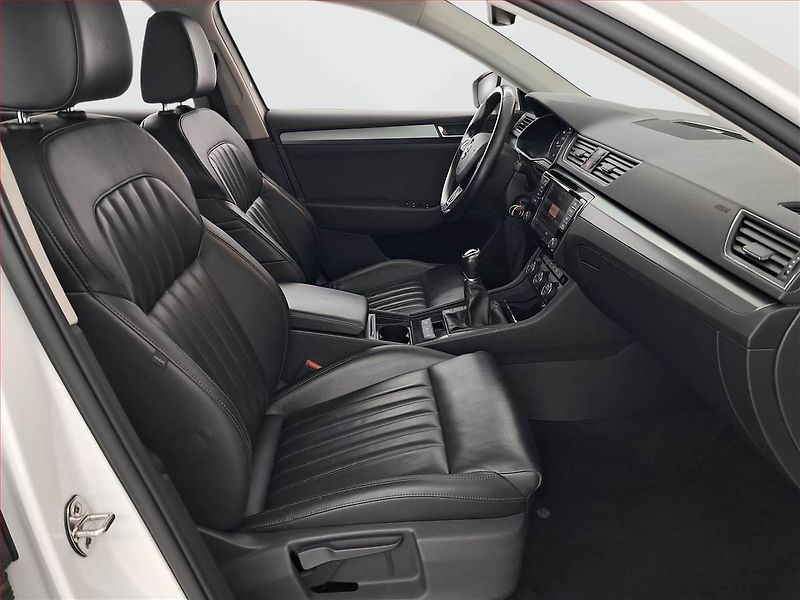 Škoda Superb (2015) 1.6 TDI, Kůže, Bi-Xenony - fotka 9 z 23