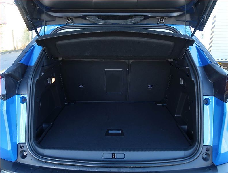 Peugeot 3008 (2022) Allure Pack 1.2 PureTech - fotka 14 z 22