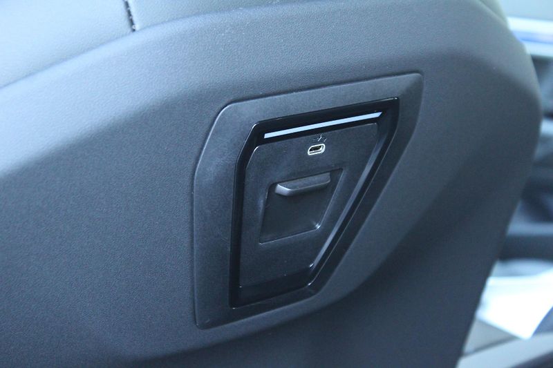 BMW Řada 5 BMW 520d xDrive Touring - fotka 21 z 28