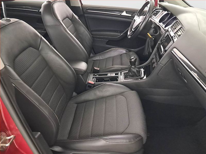 Volkswagen Golf (2015) 1.6 TDI, Kůže, Tempomat - fotka 9 z 19