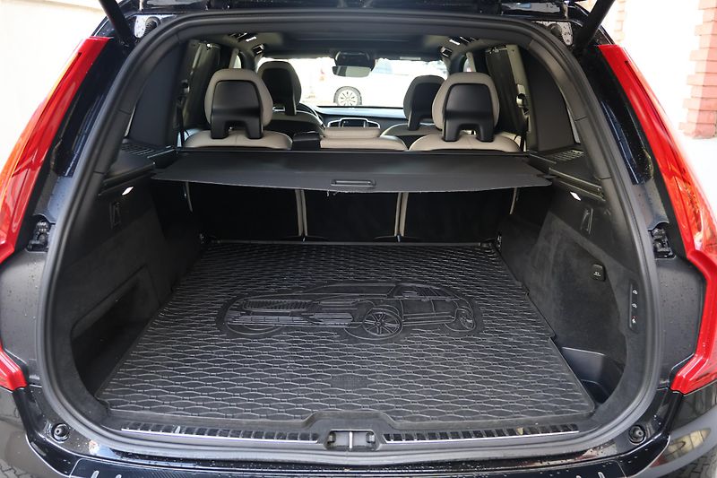 Volvo XC90 (2020) B5 AWD R-Design - fotka 21 z 26