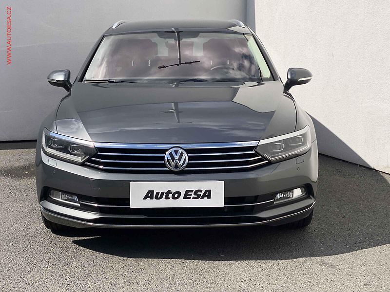 Volkswagen Passat (2017) 2.0TDi, 2.maj,ČR, LED, navi - fotka 2 z 18