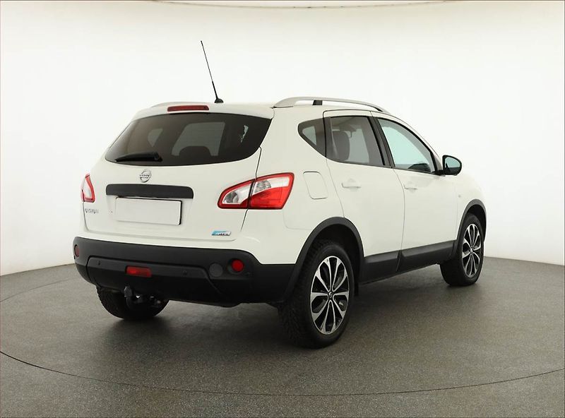 Nissan Qashqai (2012) 1.6 dCi, Serv.kniha, Navi - fotka 5 z 14