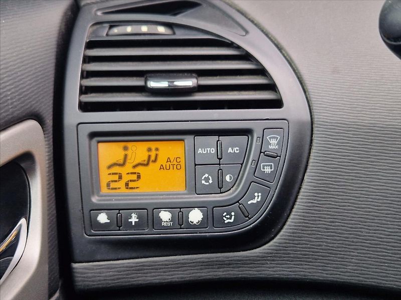 Citroën C4 Picasso 1,6 HDi 80kW AUTOKLIMA 7MIST - fotka 23 z 23
