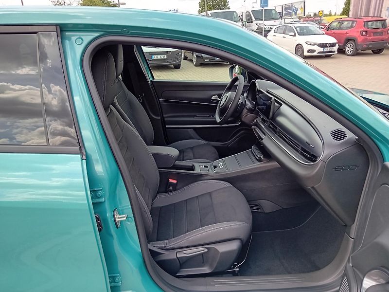 Fiat 600 (2026) 1,2T HYBRID 145k SPORT /IHNED/ - fotka 9 z 20