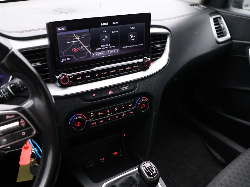 Kia Ceed 1,4 T-GDI Fresh CZ - fotka 17 z 28