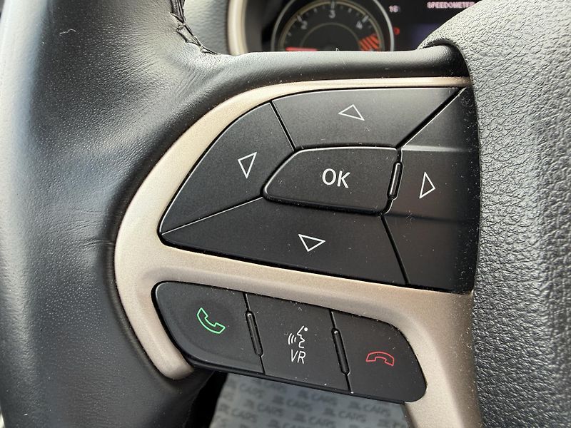 Jeep Cherokee 2.0 M-JET 4X4 LIMITED NAV KŮŽE - fotka 19 z 43