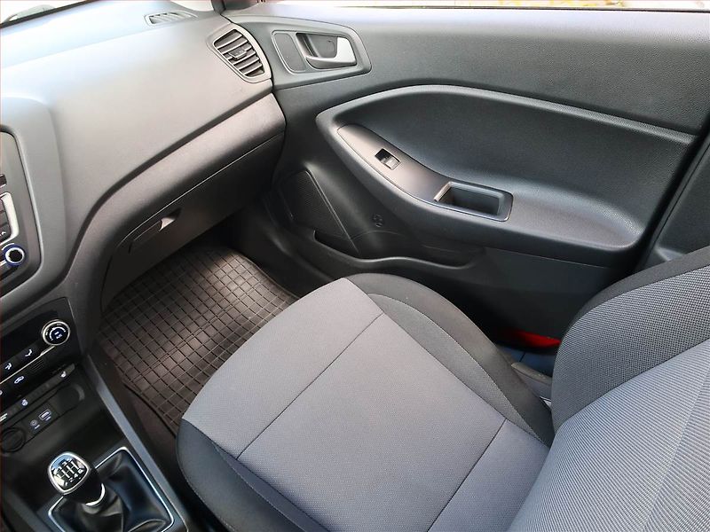 Hyundai i20 (2017) 1.4 CRDi, Tempomat - fotka 8 z 17