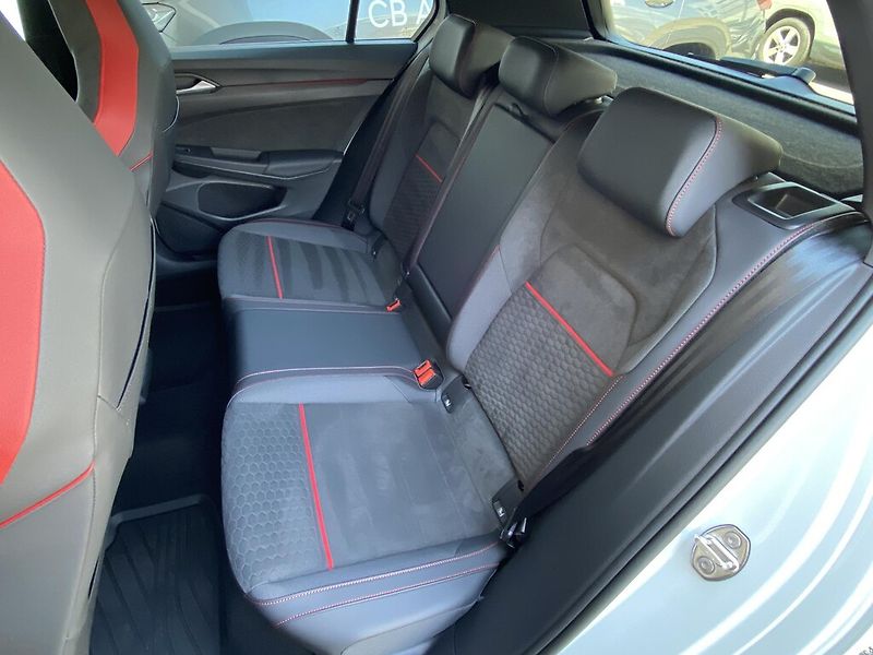 Volkswagen Golf 2,0 TSI 224 kW DSG Clubsport - fotka 22 z 29