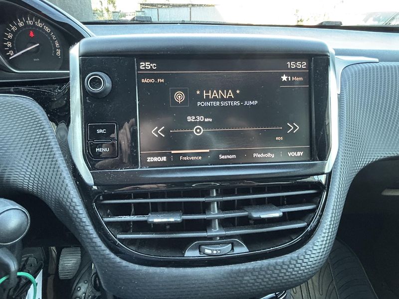 Peugeot 2008 1,2 PureTech 82k MAN6 - fotka 7 z 10
