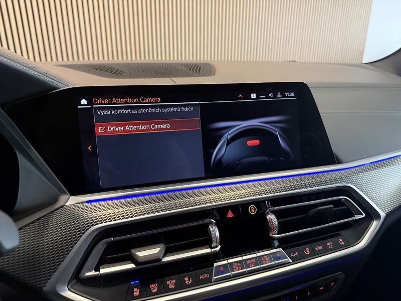 BMW X5 M50d HUD Vzduch H/K Tažné CZ - fotka 32 z 46