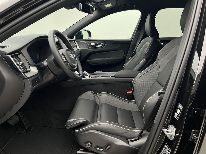 Volvo XC60 (2026) B5 AWD BLACK EDITION PLUS AUT - fotka 3 z 45