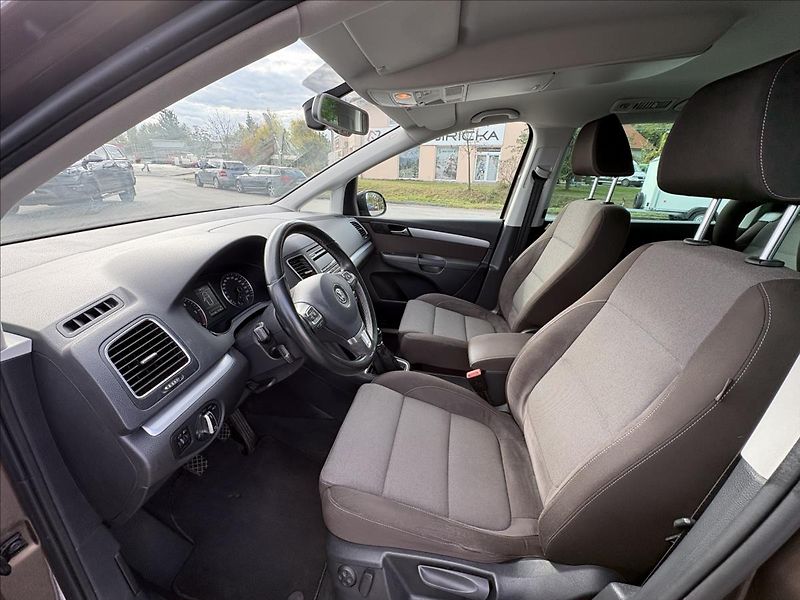 Volkswagen Sharan 2,0 TDi 103kW 7sed,Servis,2Maj - fotka 3 z 34