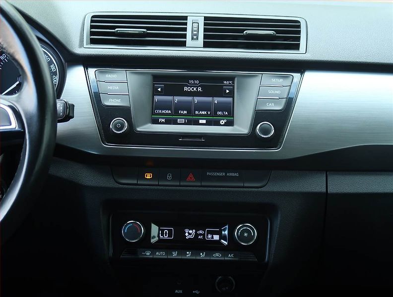 Škoda Fabia (2015) Style 1.2 TSI, ČR,1.maj - fotka 12 z 19
