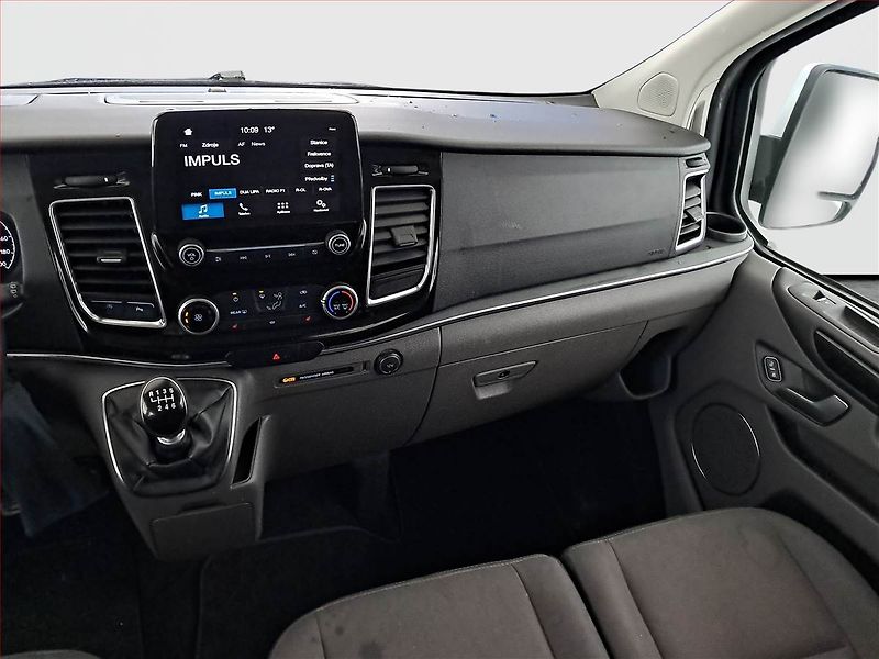 Ford Tourneo Custom (2018) Titanium 2.0 EcoBlue, ČR - fotka 8 z 17