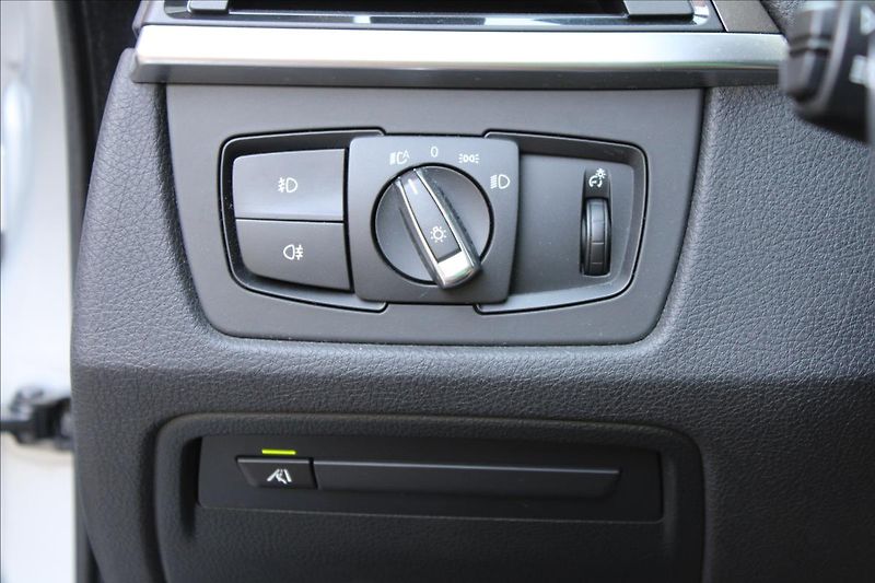 BMW Řada 3 320i GT / xDrive / HUD / 360° - fotka 19 z 49