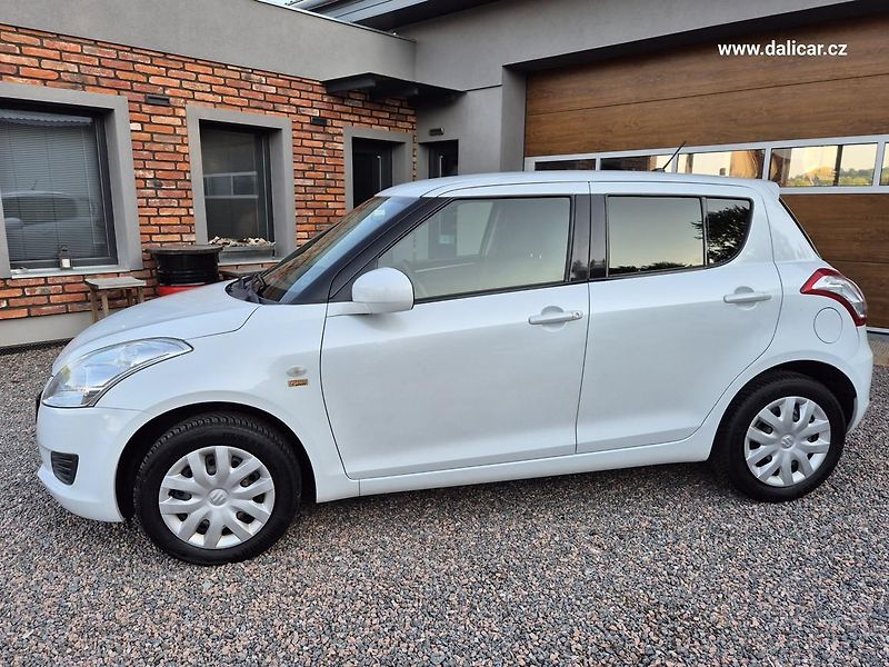 Suzuki Swift (2011) 1.2i 69KW 4x4 klima - fotka 7 z 52