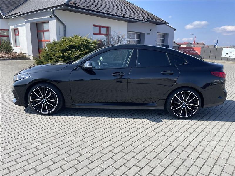 BMW Řada 2 2,0 Grand Coupe 140kw Mpaket A - fotka 29 z 33