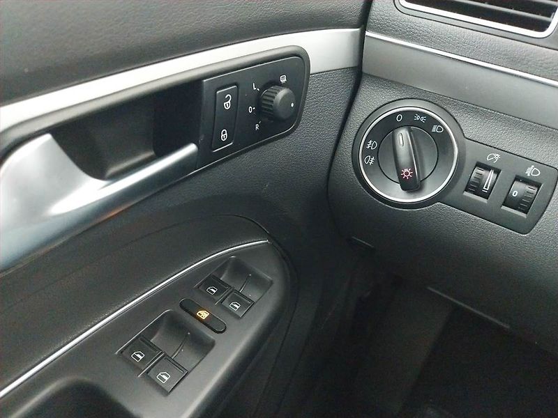 Volkswagen Touran (2014) Comfortline 2.0 TDI, 7 míst - fotka 19 z 19