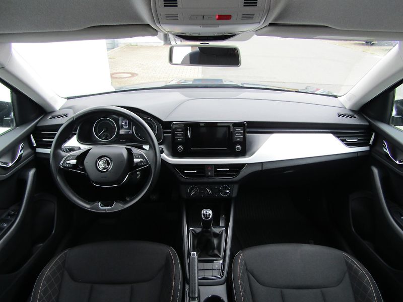 Škoda Kamiq Ambition Extra 1.5 TSI /110kW - fotka 16 z 30