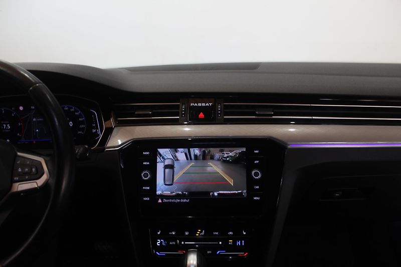 Volkswagen Passat (2021) 2.0TDI DSG Display LED - fotka 28 z 36