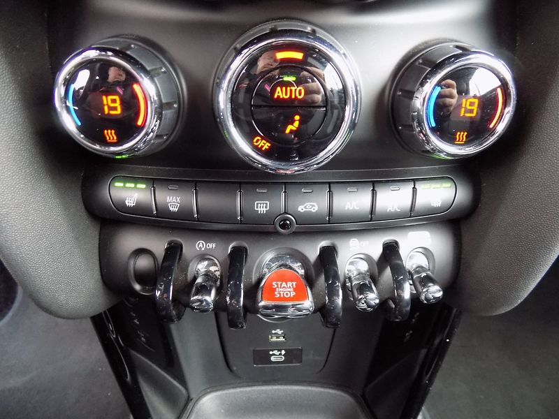 Mini Cooper (2021) 1.5i/El.střecha/1.Maj.ČR/DPH/ - fotka 35 z 44
