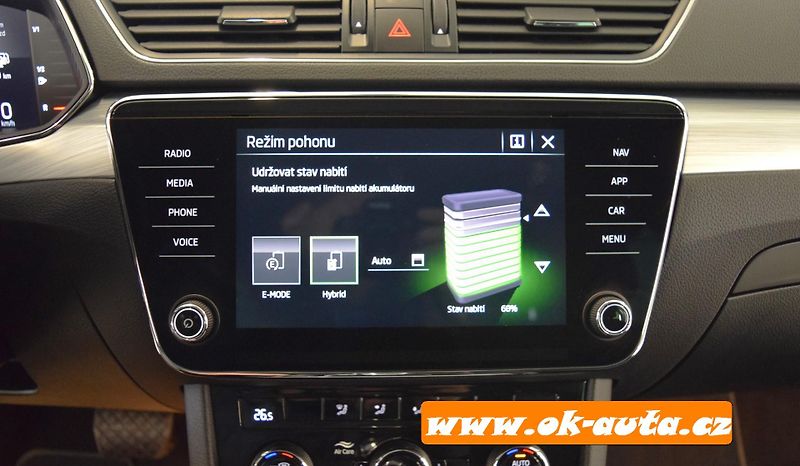 Škoda Superb 1.4 TSI iV DSG 160 kW PRAV.SER - fotka 44 z 63