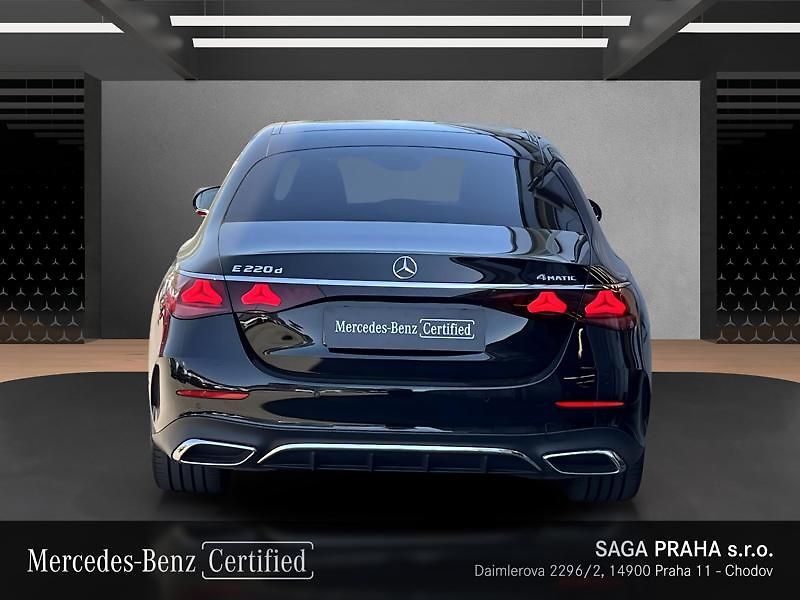 Mercedes-Benz Třídy E 220 d 4MATIC AMG Line Panorama - fotka 5 z 18