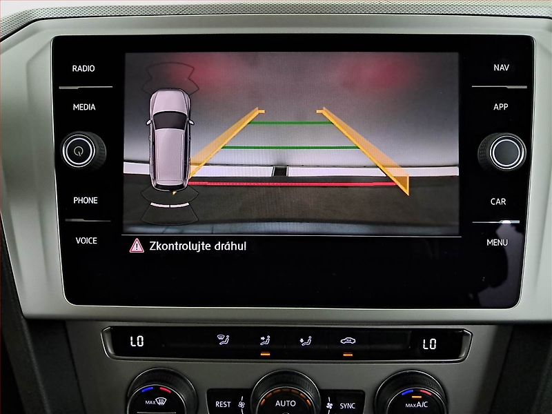 Volkswagen Passat (2019) 1.6 TDI, Automat, Navi - fotka 24 z 27