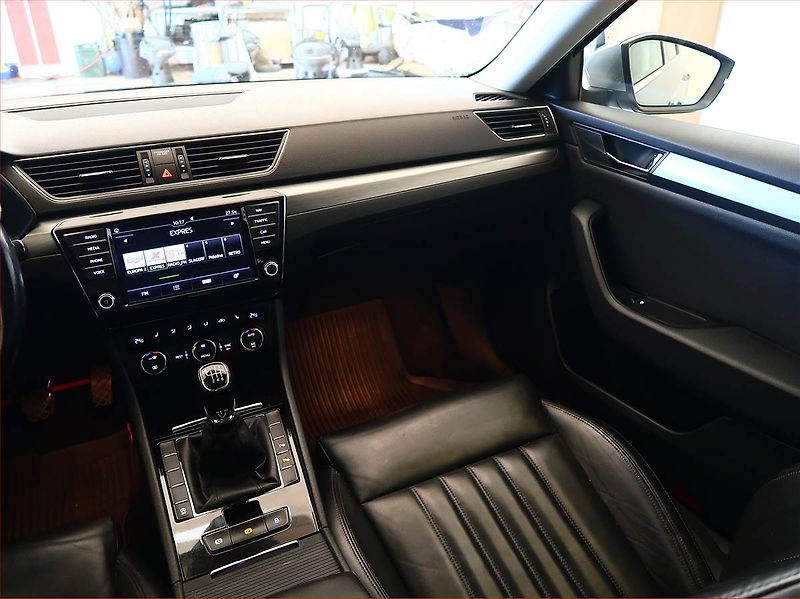 Škoda Superb (2017) Style 1.6 TDI, Navi, Bi-Xenony - fotka 8 z 18