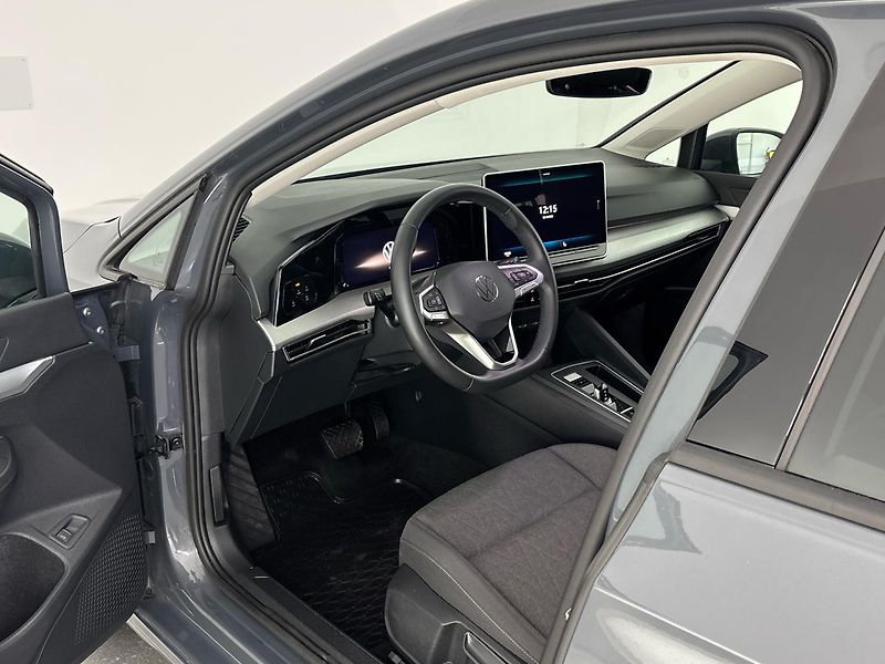 Volkswagen Golf Life DSG - fotka 6 z 29