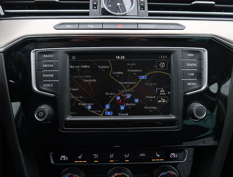 Volkswagen Passat (2016) 2.0 TDI, Automat, Navi - fotka 17 z 23