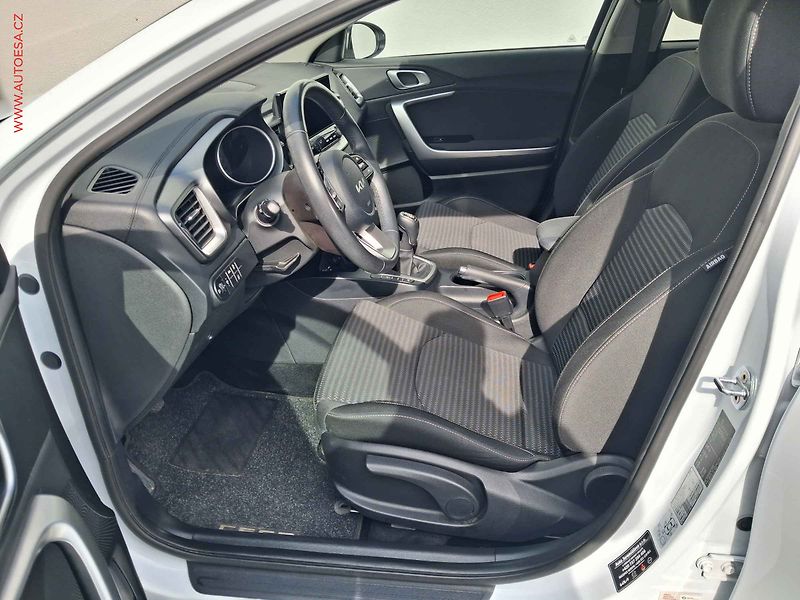 Kia Ceed (2022) 1.5 T-GDi SW, 2.maj,ČR, TOP - fotka 9 z 19