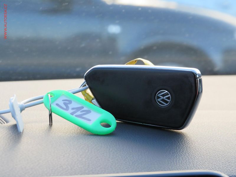 Volkswagen Golf (2020) 2.0 TDi, ČR, Life - fotka 44 z 44