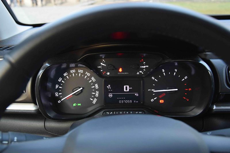 Citroën C3 (2023) 1.2 PureTech 81kWS&S Shine - fotka 11 z 26