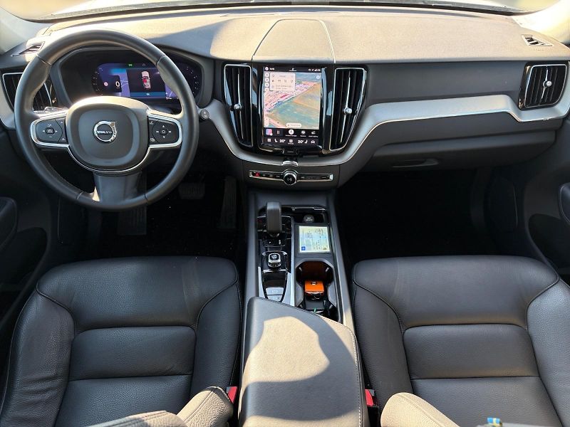 Volvo XC60 (2023) CORE B4 D 145kW 4x4 AWD CZ DPH - fotka 9 z 11