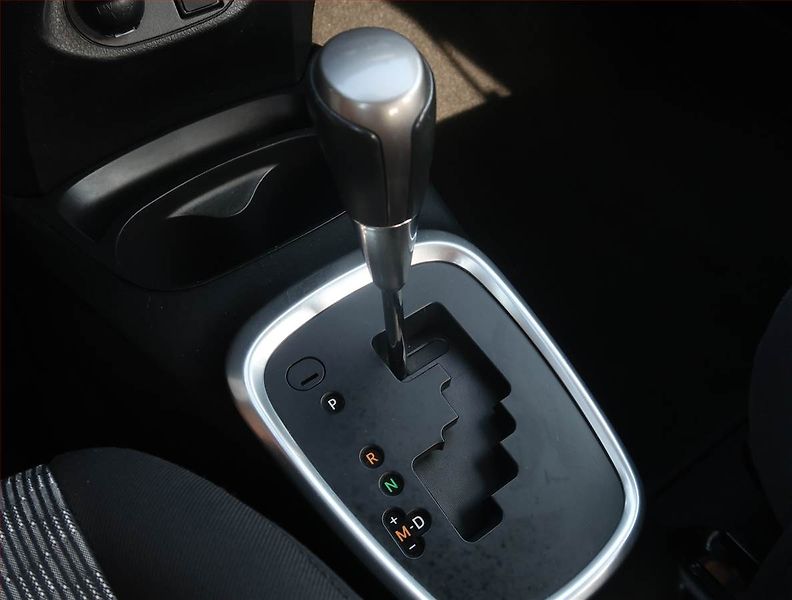 Toyota Yaris (2015) 1.33 Dual VVT-i, Automat, ČR - fotka 13 z 19