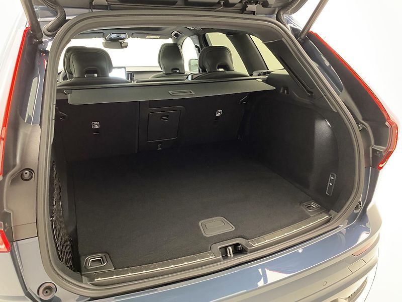 Volvo XC60 (2026) B5 AWD AUT ULTRA BLACK EDITION - fotka 5 z 70