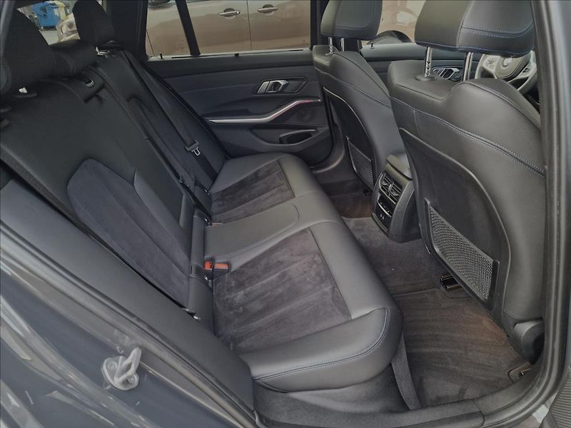 BMW Řada 3 330d Xdrive M-Sport ČR,1.Maj. - fotka 15 z 50