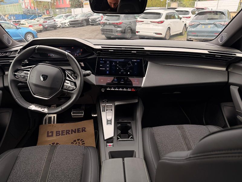 Peugeot 408 GT HYBRID 145 CH Rezervace - fotka 11 z 26