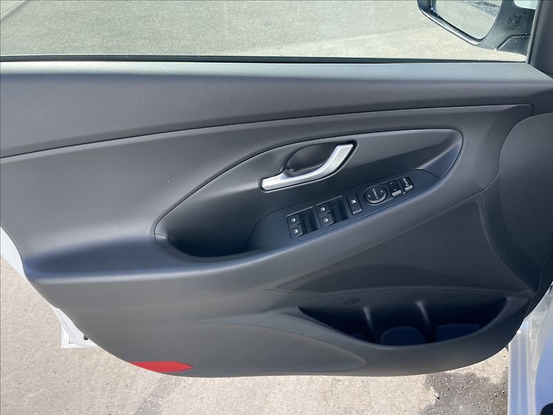 Hyundai i30 1,5 T-GDI Combi Comfort PDC - fotka 14 z 23