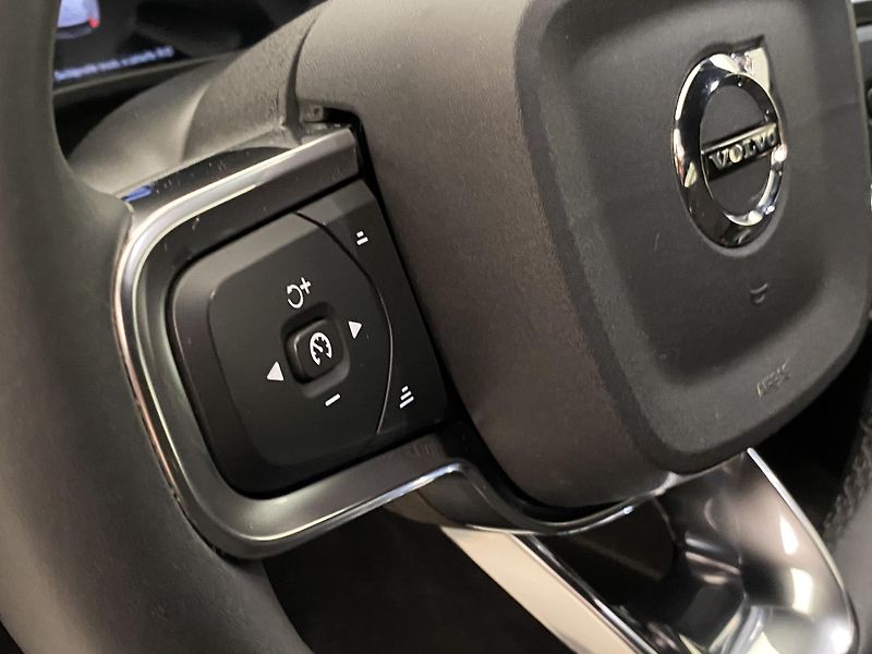 Volvo XC40 PURE ELECTRIC RECHARGE PLUS CZ - fotka 20 z 52