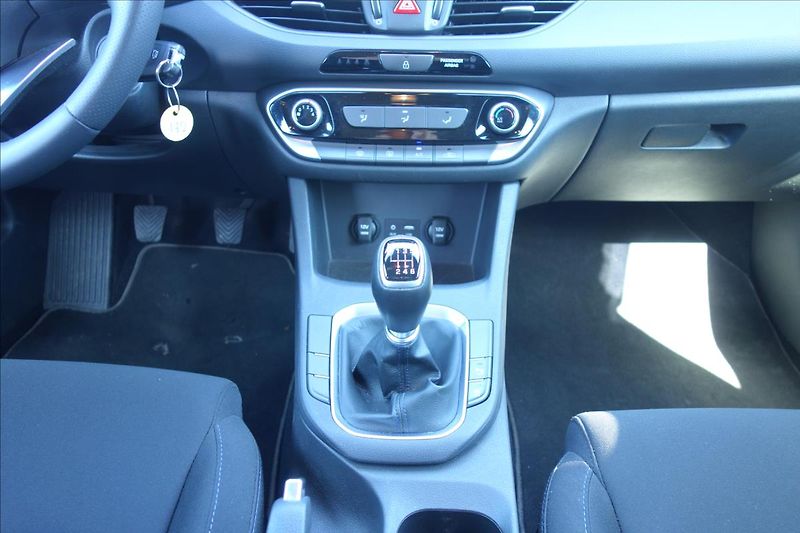 Hyundai i30 1,4 T-GDi,ČR,1 MAJ.,52TIS.KM. - fotka 22 z 44