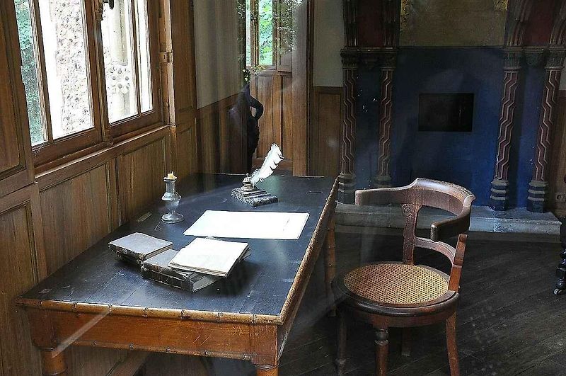 Zrenovovaný maurský salón.