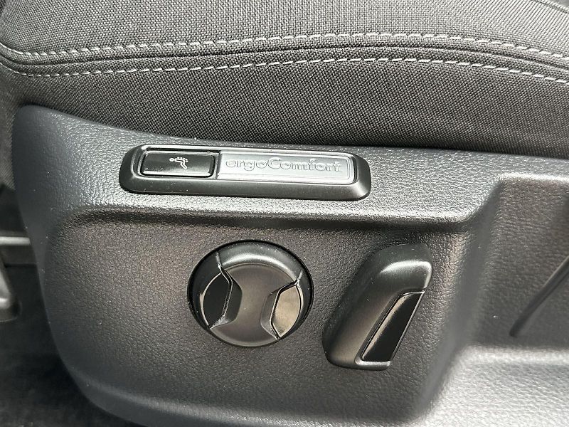 Volkswagen Passat (2022) Variant 2.0 TDI DSG Business - fotka 25 z 33